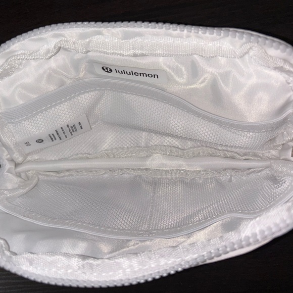 Lululemon Everywhere Belt Bag - Picture 6 of 11
